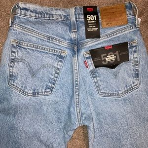 NWT Levi’s 501 skinny jeans